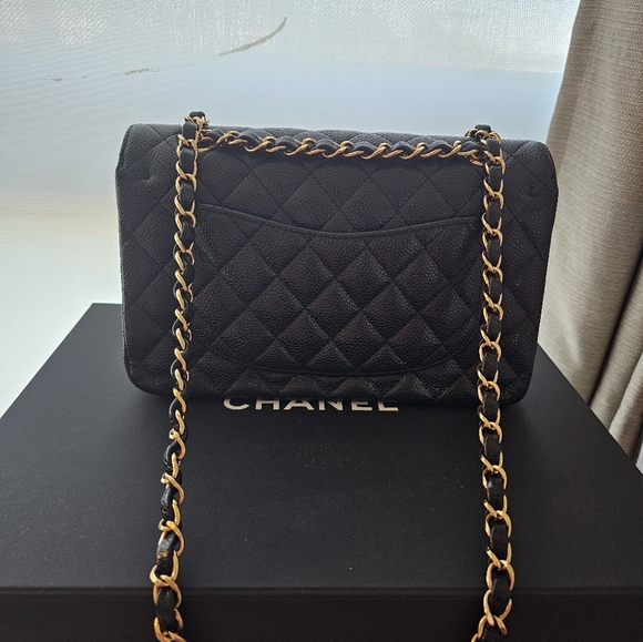 The Icon Classic Chanel Bag 11.12 - Picture 5 of 5